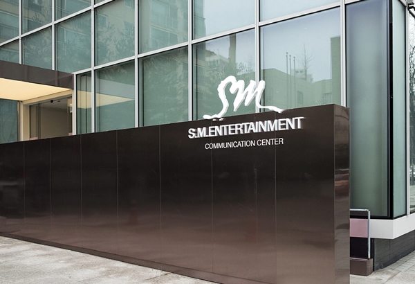SMTownEngSub's tweet photo. SM Artists Releases 2020:

May 7- Bol4 x Baekhyun- Butterfly &amp; Cat (collab)
May 8- NCT 127- Kick It (Remix)
May 19- NCT 127- Punch
May 25- Baekhyun- Delight (🆕)

Coming Soon:
Super M
Taemin
WayV (🆕)

Debut:
Seulgi x Irene
New Girl Group https://t.co/8EBU4xqXJi