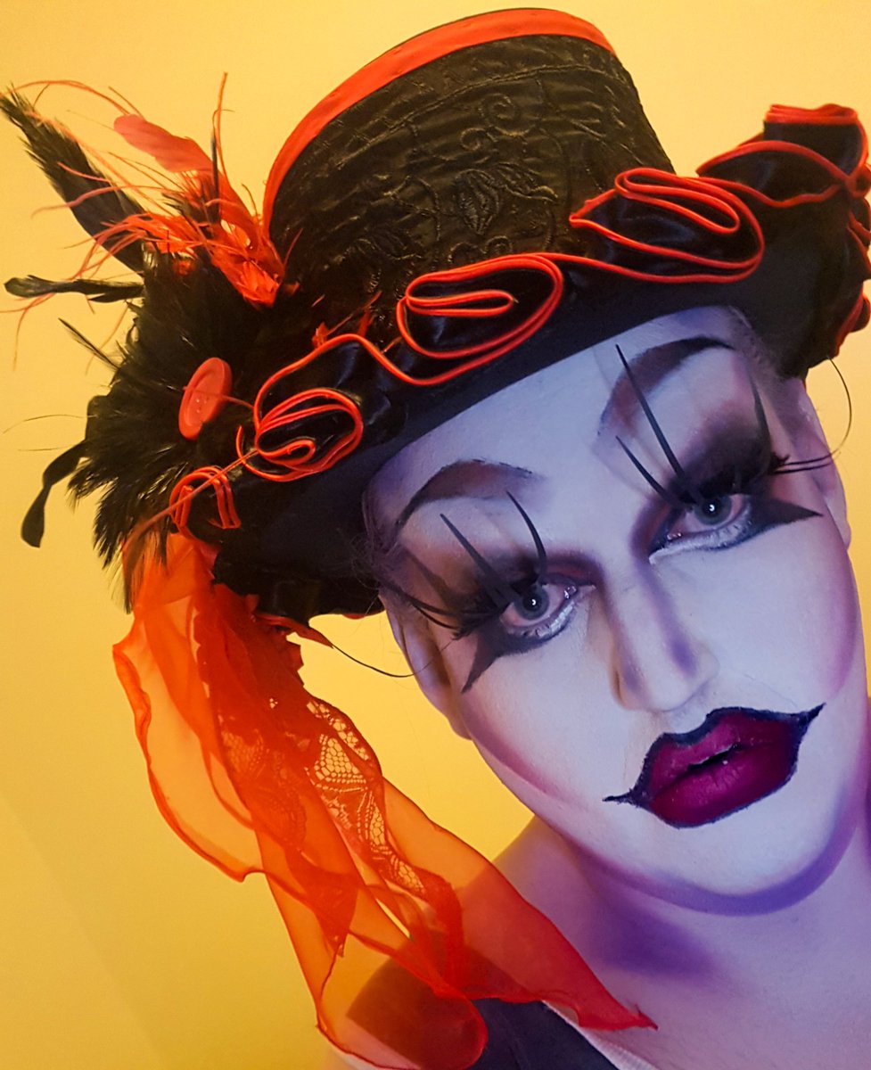 BathoryConnie's tweet photo. #palebitch #dragmare https://t.co/re22uIg8PJ