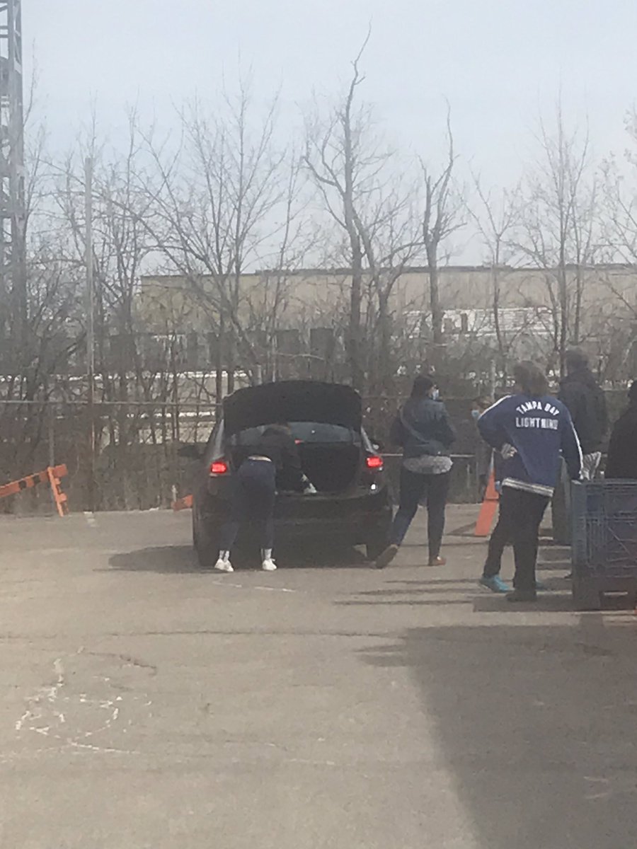 RegenBrampton's tweet photo. Thanks to all of you, we received 2500lbs of food today!!
You guys rock!! #bramptoncares #fooddrive #alonetogether #givingtuesdaynow https://t.co/k2CjrpCsLk