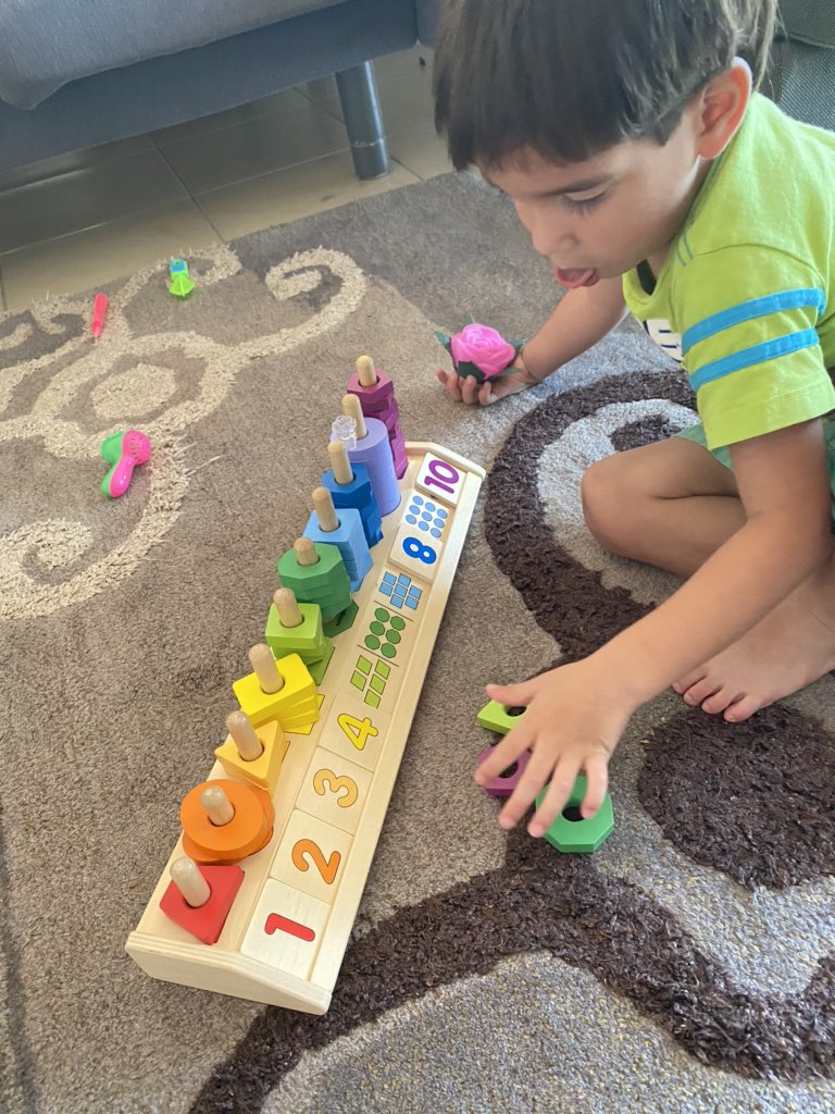 aleyni13's tweet photo. Math lesson home learning https://t.co/d6bU9qcQLU