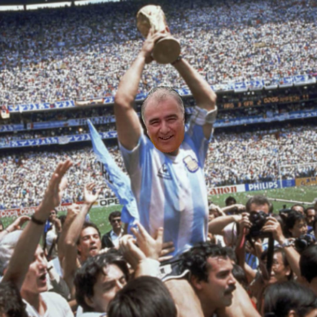 AtardecerDepor1's tweet photo. ¡SEÑORAS Y SEÑORES TATI PARDAVILA CAMPEÓN DEL MUNDIAL MEJOR JUGADOR DE LA LIGA NUEVEJULIENSE! https://t.co/eHyB45LC2f