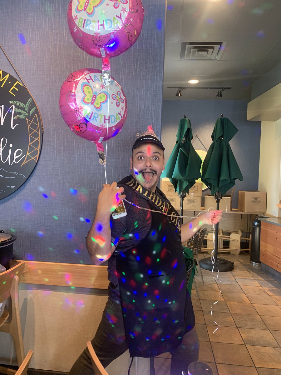 SUGGADADDY's tweet photo. Saw someone walk by with bubbly. #27Again #BirthdayQuar https://t.co/nxTmv4Knft