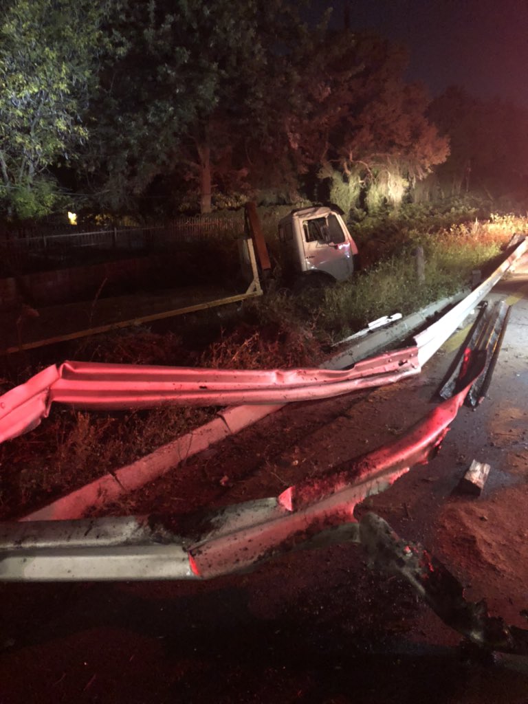 CERT attended Truck accident on N14 north before Jean rd off ramp #Centurion. One person sustained minor injuries. #GautengEmergencyMedicalServices #ER24 #FirstHelp #TshwaneFireDepartment