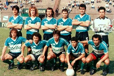 FormacionesB's tweet photo. 1990
Cardozo, Kasperkas, Dona, Jerez, Lo Tártaro
Solari, Berrutti, García, Delfino, R.Hernandez https://t.co/oq1rzh99NS