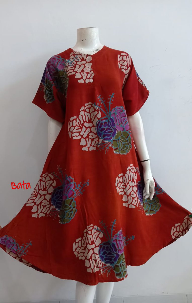 Dealova 2
Bahan rayon, l.d110cm kancing depan, saku samping,ada tali
Model payung bawah