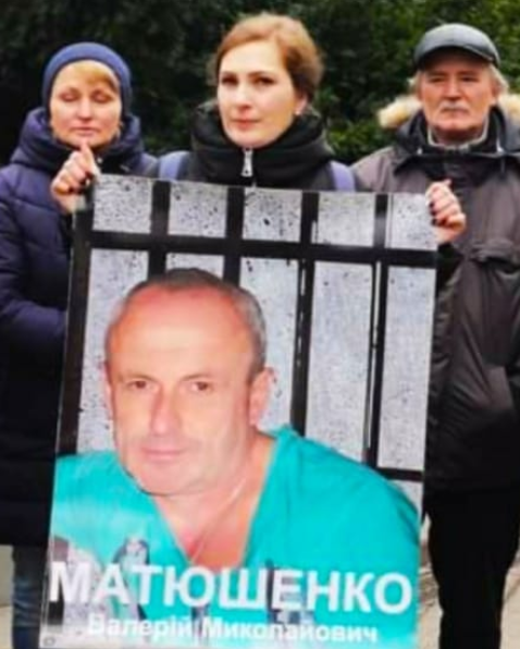 halyapuff's tweet photo. 10 months of torture in #Donbas secret prison and 10-year ‘sentence’ for being true to #Ukraine
#FreeMatyushenko #LetMyPeopleGo #Izolyatsia
https://t.co/eoEYoRxNsE https://t.co/0pbO937eHm
