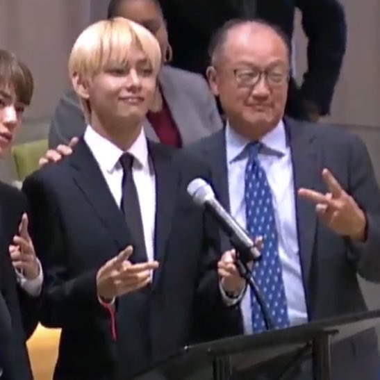 Remember during the UN speech Taehyung became friends with President & First Lady & also the President of World Bank?