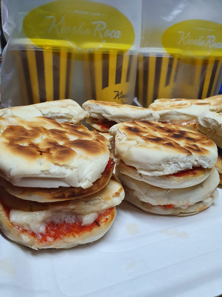 psicogaby's tweet photo. Si, envidienme #KioskoRoca #Choripanes #Choriquesos #Puq #MeCagoChe #QueOnce https://t.co/51Y0tUj0BP