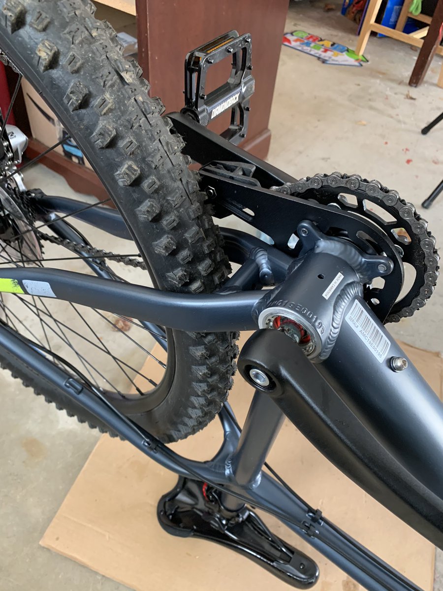 edWORD_visuals's tweet photo. @Diamondbackbike I just bought this bike from someone and when I pedal, the left pedal wiggles a lot. After closer look I feel like it’s missing a part or it slid out or something.. I don’t know anything about bike mechanics and I hope you see what I’m talking about in the pic. https://t.co/nguI7YC8q5