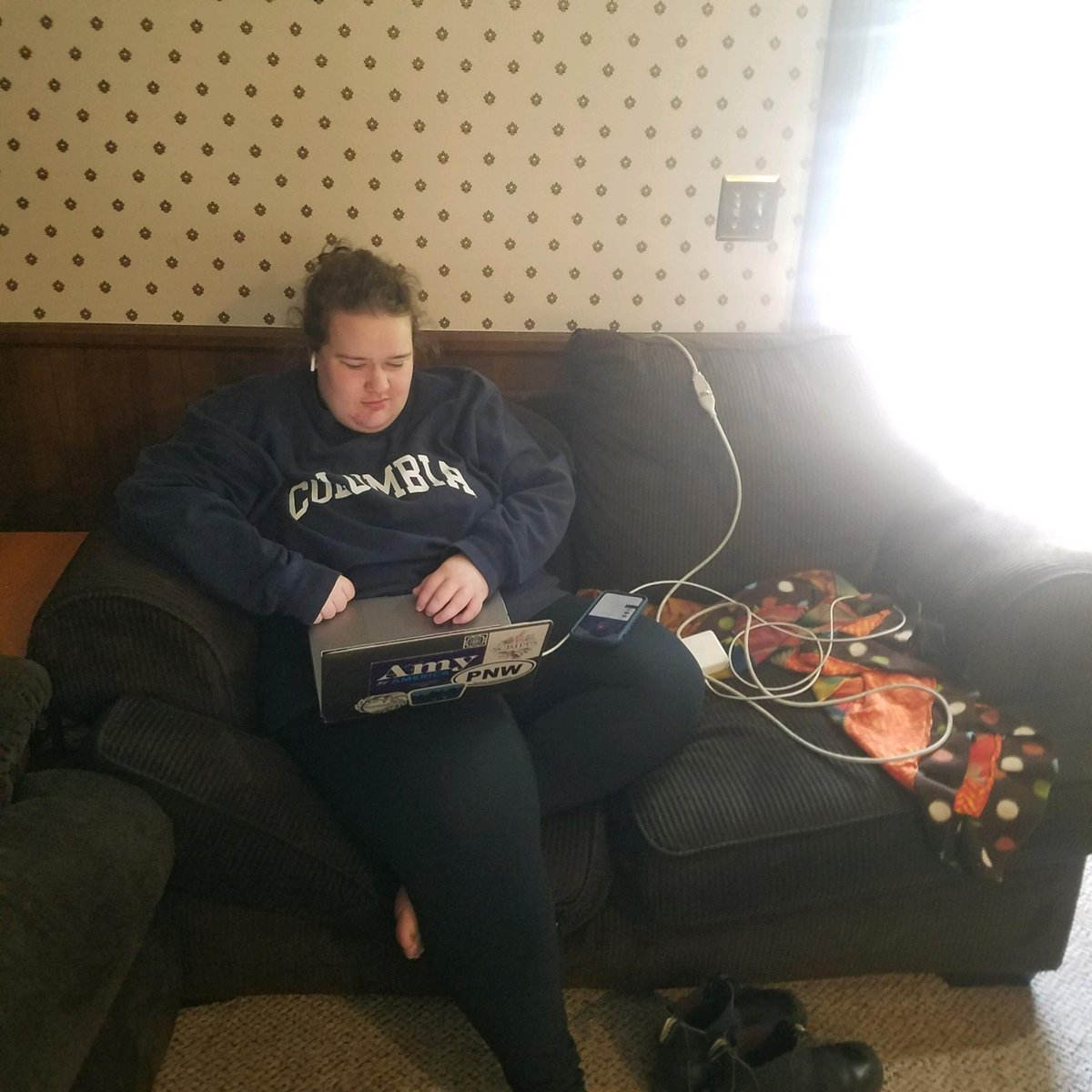 Ann_Ashford's tweet photo. My team is working hard across the district from home despite power outages and phonebanking while chopping garlic! Thanks @MaureenKMonahan for phonebanking! One week to go, DM to volunteer! #NE02 #VoteAnn https://t.co/kJRdA90L9a