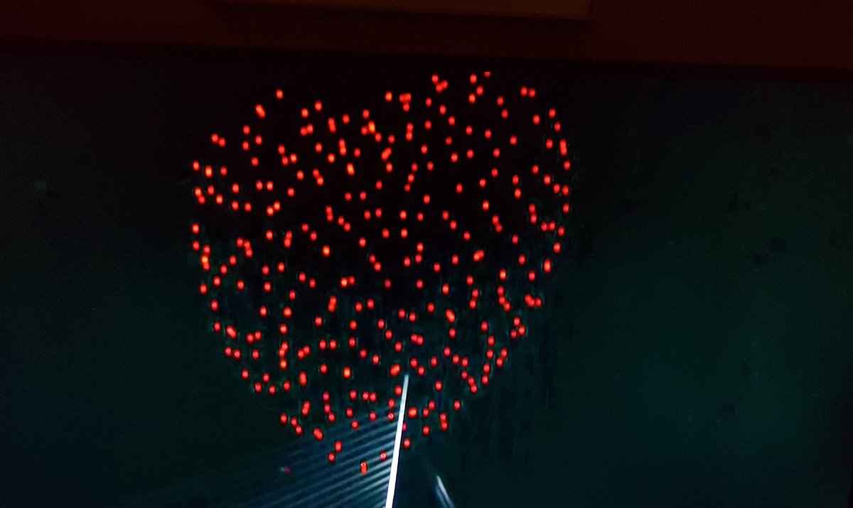Drones show boven de Maas....deze is van <a href="/RTV_Rijnmond/">Rijnmond</a> live