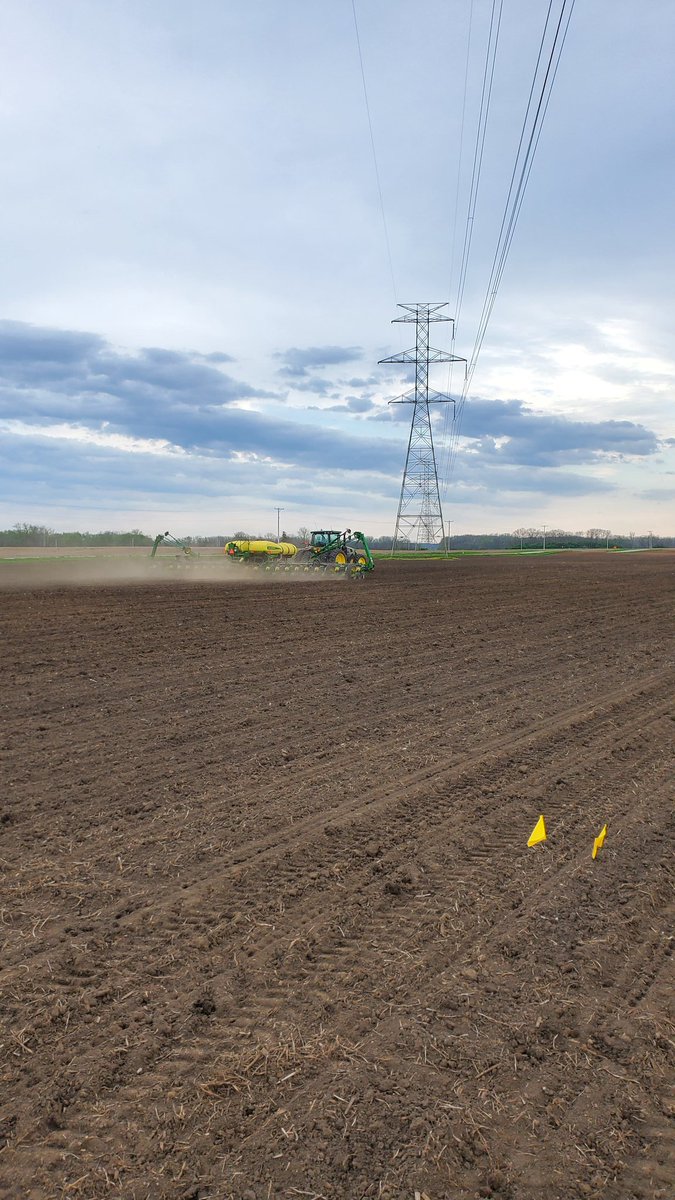 OhioStatePA's tweet photo. Thanks to @EbbertsSeeds for helping us install both #corn and #soybean seeding rate trials this year. Trials off to a good start. #plant20 #agtech #SeedingIntel https://t.co/8dHJcEUgM9
