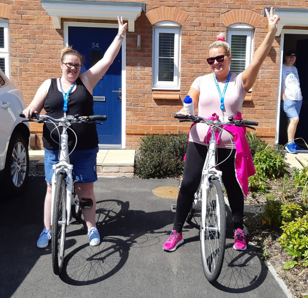Two more satisfied customers today. We're still working our way through the applications but have plenty more bikes so please keep sharing and lets get these bikes out to our NHS heroes #BigBikeRevival #BikesforNHS #WheelsforHeroes

<a href="/Saints1890/">St.Helens R.F.C.</a> <a href="/StHelensCycling/">StHelensPedalPower</a> @CyclingUKNorth