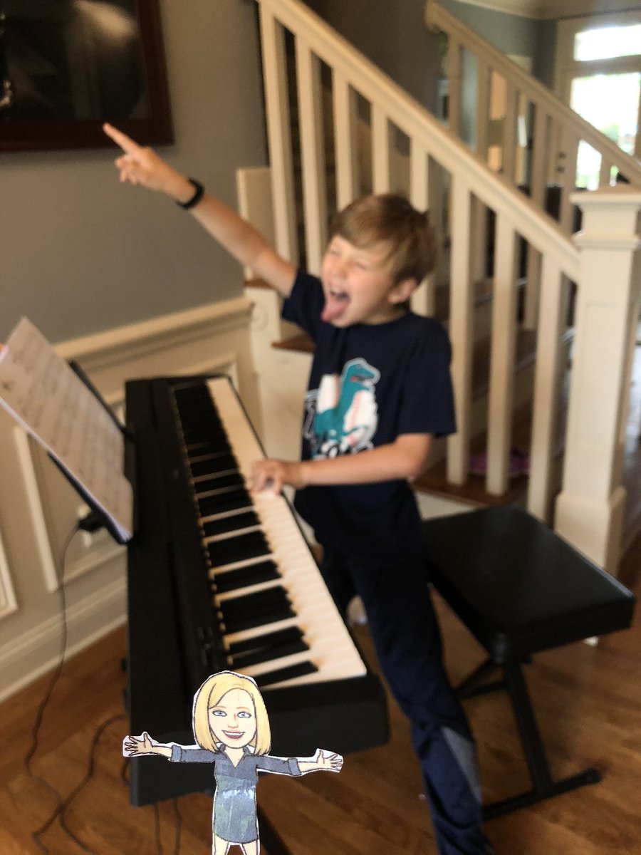 LauraBenningfi1's tweet photo. Flat Ms. Heming’s been singing and dancing all day 🎵🎤👩🏼‍🎤 @MsHeming_3rd @RichPondElement https://t.co/8hWSj8bZPf