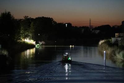 Auto te water in Doetinchem, brandweer vindt geen inzittenden ..