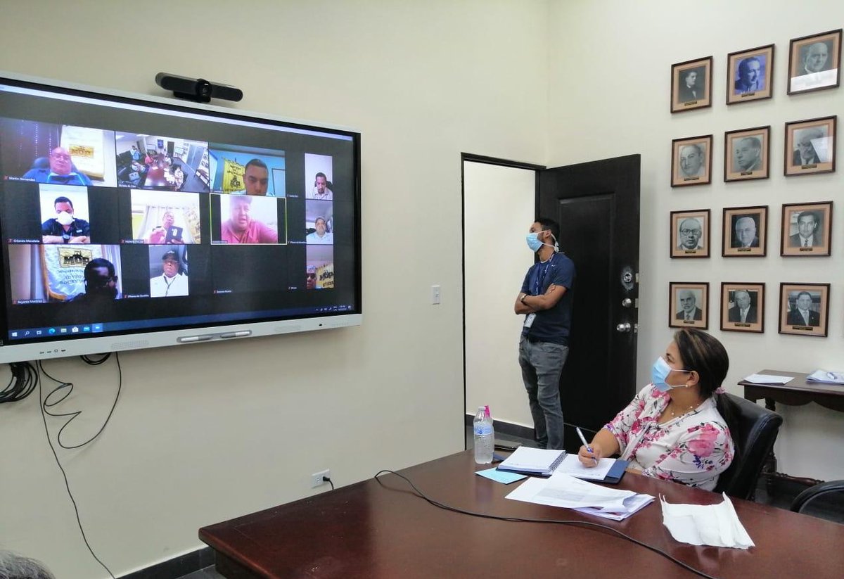 MOPPma's tweet photo. Hoy se realizó una reunión con los directores provinciales con el objetivo de recibir un informe de las actividades realizadas de mantenimiento de vías, las urgencias atendidas y el apoyo a plan #PanamáSolidario a nivel nacional. https://t.co/OrqWZFHeeW