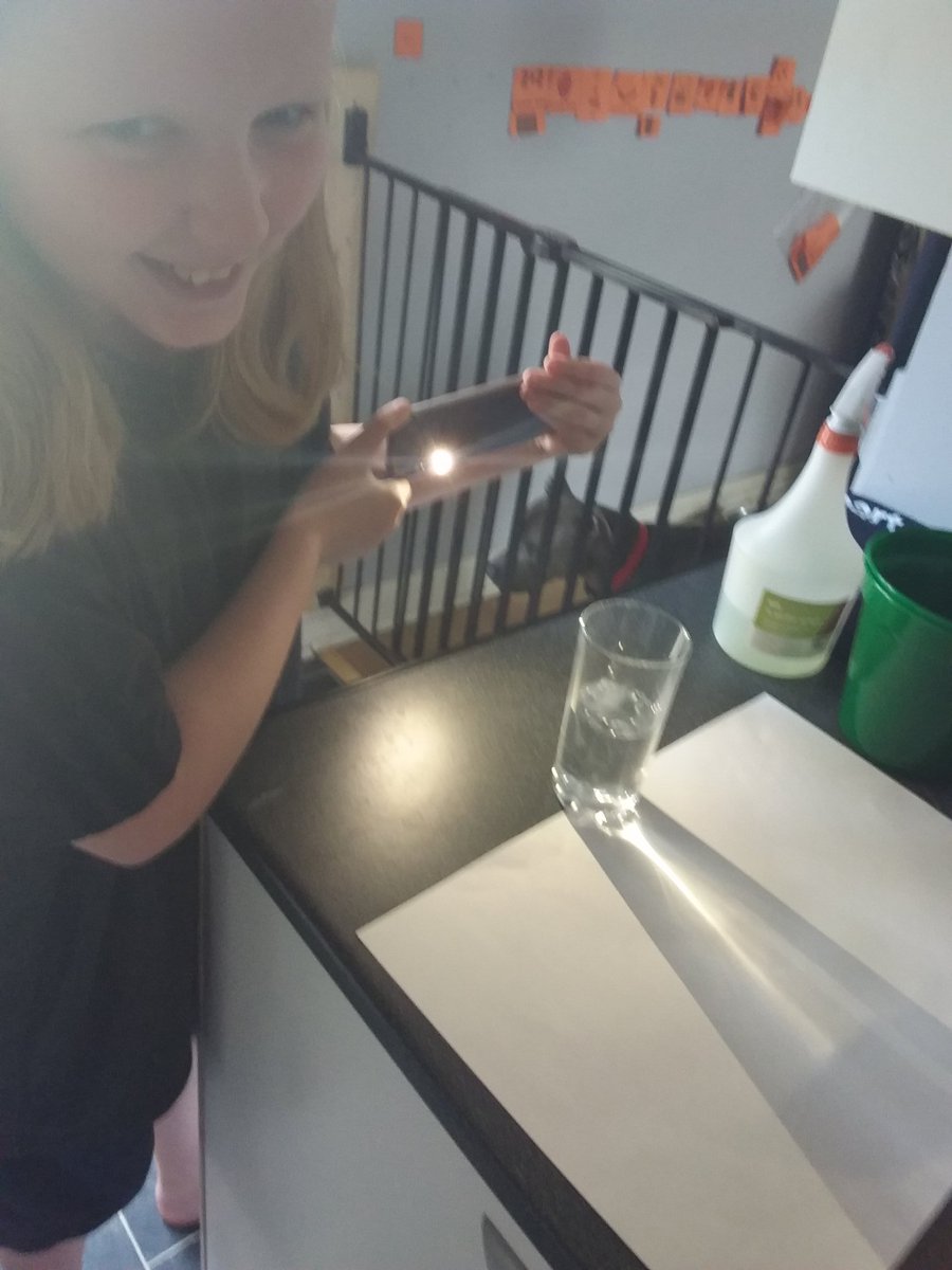 Alip1981's tweet photo. @Year4Kingsley
@Kingsley_EYFS
This week we were investigating rainbows, (after Abi asking if we could make one). We found out how they are made and then experimented making one using a light and some water. We could see red, orange, blue and green. Then we drew our own rainbows. https://t.co/CiCRkTxe4f