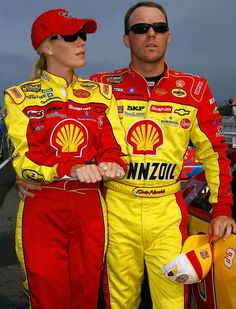 KimDavisSmith's tweet photo. @NASCAR @DeLanaHarvick #girlsforthewin https://t.co/pMNrNMLeD1