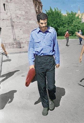 Hiç bir zaman solmayacak;
Üç karanfil,
Üç yürek,
Her 6 Mayıs'ta yeniden doğuyor.

Bugün günlerden Deniz, Yusuf, Hüseyin.
#ÜçfidanÜçyürek
