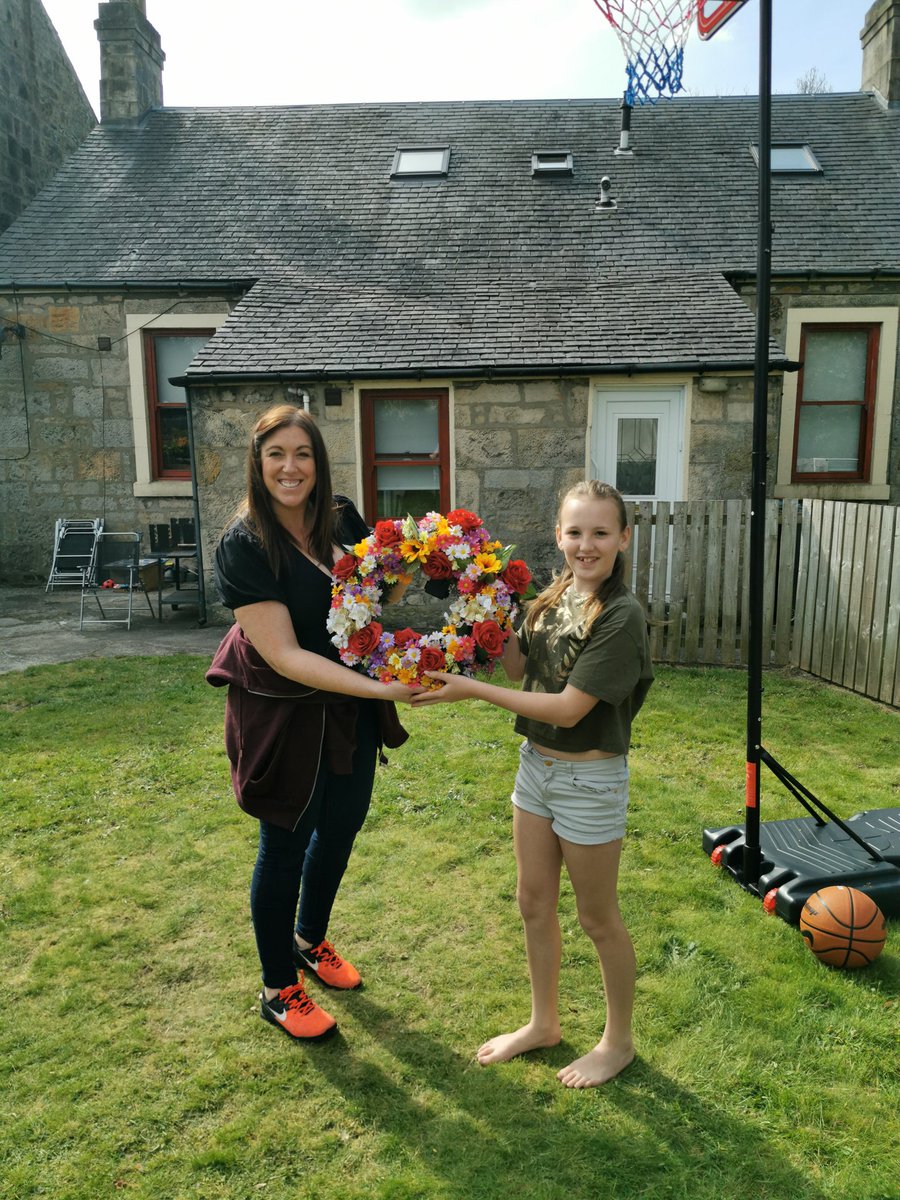 SMPerformancetr's tweet photo. Abi is a girl of two halves. Super sporty and phenomenal at art.  Lovely watching her make a flower wreath with @KirstyMclaughl5 

#basketball #art #creative #stepmum #flowerwreath #happiness @BredilandSchool https://t.co/b1A4RnfAdn