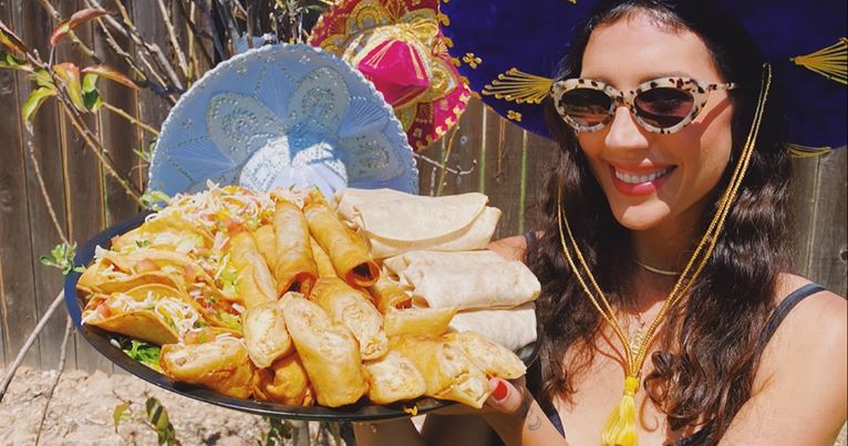 CdmXmasWalk's tweet photo. Get out for Take-out! Its Cinco del Mayo in CdM https://t.co/yGSo2DmRpQ https://t.co/xWhCBF8anG