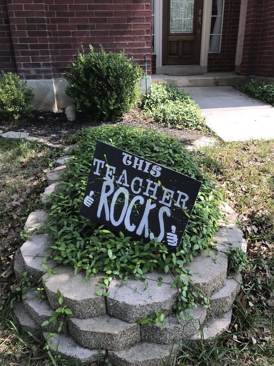MrsPatel7's tweet photo. Thank you Pat Neff Administration for the wonderful yard sign. 😀This was truly awesome and put a smile on my face seeing it. Thanks for appreciating teachers and making them feel special during this stressful time. 🙏🏼thank you   #neffconnected #wearepatneff https://t.co/hf4obDcmzT