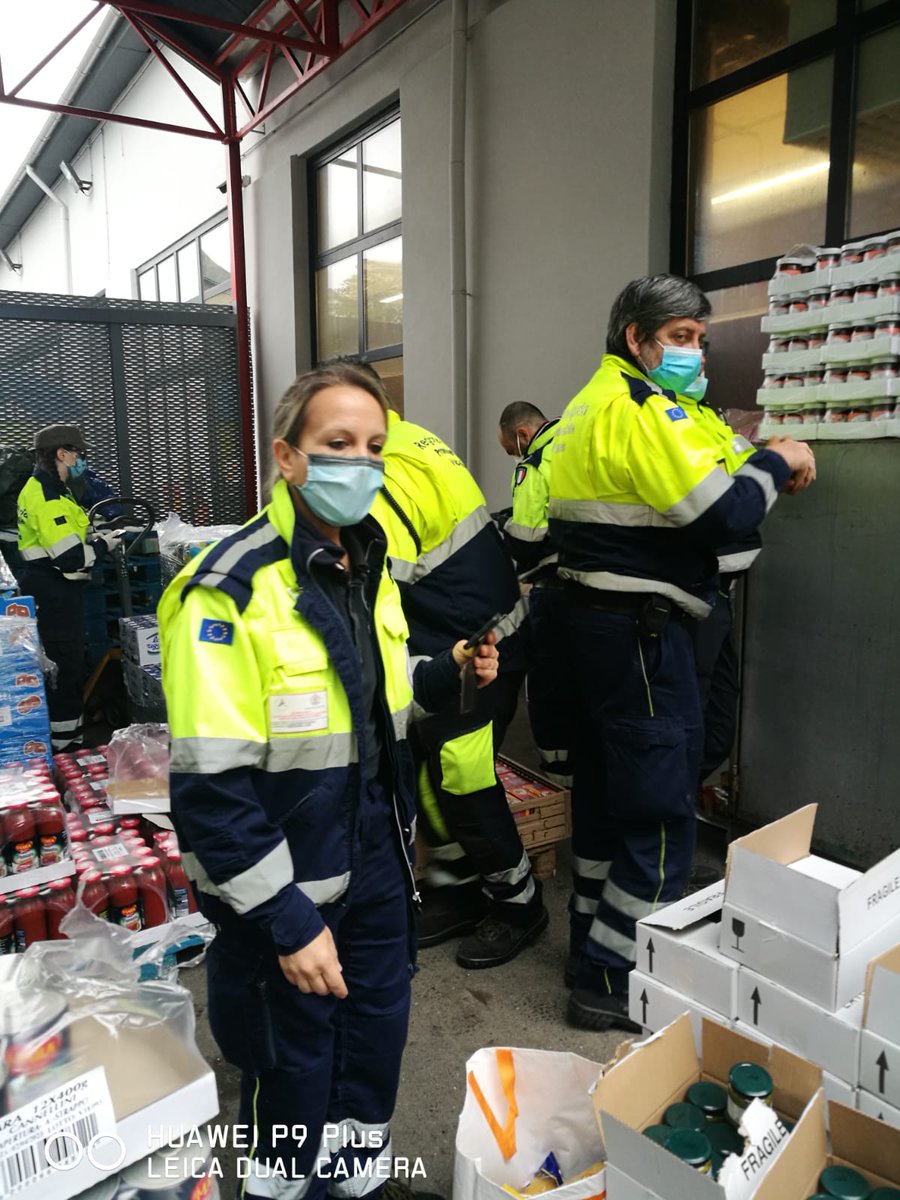 aib_pc's tweet photo. Oggi sono stati preparati e consegnati a domicilio 167 pacchi viveri a famiglie in difficoltà economica. In aggiunta ai buoni spesa, già distribuiti, si stanno seguendo nuove forme di assistenza in un periodo in cui, a causa del #Covid19, le richieste di aiuto si moltiplicano -> https://t.co/UPqtbvlmgp