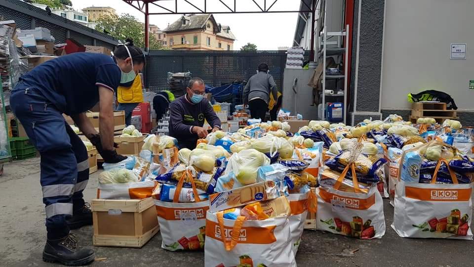 aib_pc's tweet photo. Oggi sono stati preparati e consegnati a domicilio 167 pacchi viveri a famiglie in difficoltà economica. In aggiunta ai buoni spesa, già distribuiti, si stanno seguendo nuove forme di assistenza in un periodo in cui, a causa del #Covid19, le richieste di aiuto si moltiplicano -> https://t.co/UPqtbvlmgp