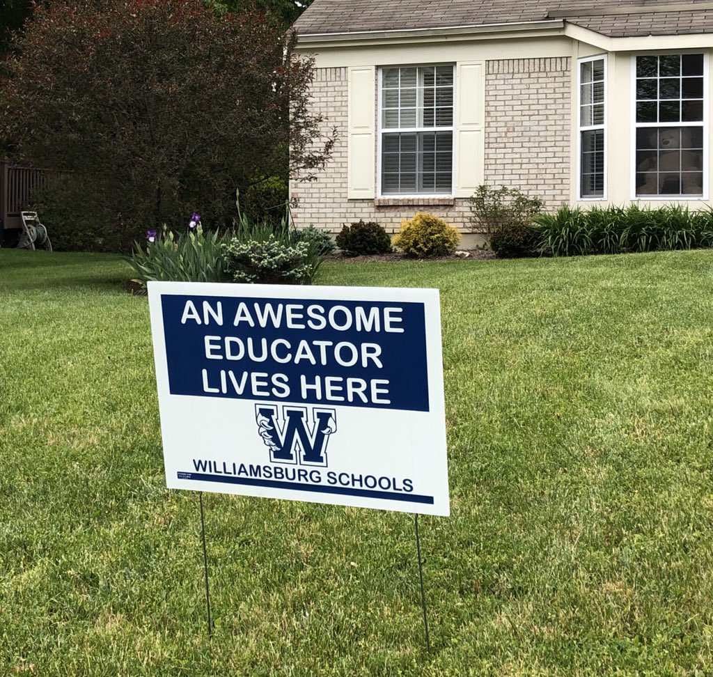 WES_wildcatART's tweet photo. Thanks Williamsburg schools! I love my job, my students and my Williamsburg Family ❤️ https://t.co/7U4TO1T51P