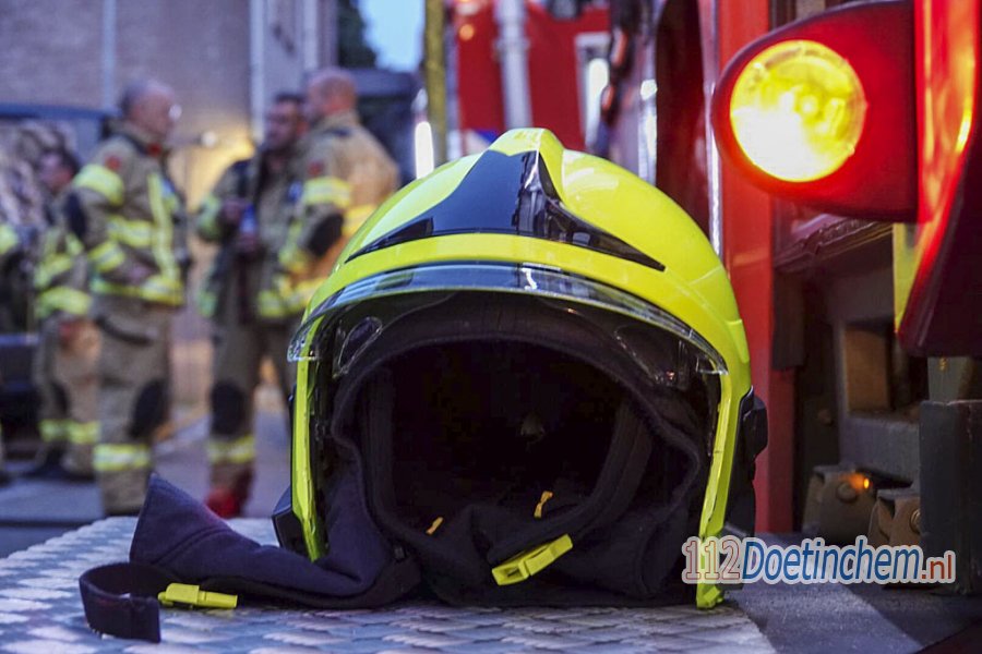 Auto te water in #Doetinchem, duikteam zoekt naar inzittenden. 112Doetinchem.