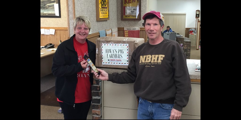 Diane Kuehn, kitchen manager at Turkey Valley School District in NE Iowa, picked up 500 pork snack sticks yesterday from Mark Meirick, on behalf of Howard/Chickasaw Cty. Pork Producers. The district is providing avg. of 250 lunches daily thru May 22. #WeCareIowa #WeCare #IowaPork