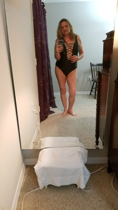 I was thinner a year ago... this is an aspirational photo. Freshies will be made soon. https://t.co/