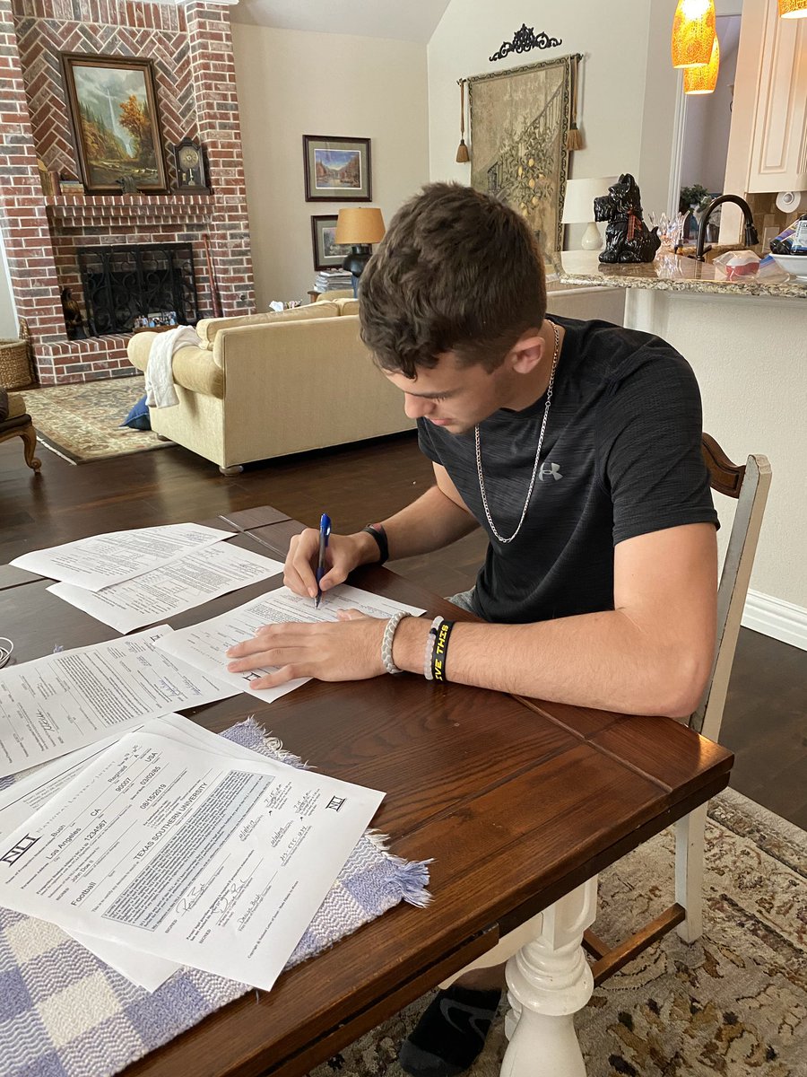 Signed!! Time to get to work! <a href="/JTBrown721/">J.B. Brown</a> <a href="/TSUFootball/">Texas Southern Football</a> <a href="/TexasSouthern/">Texas Southern University</a>