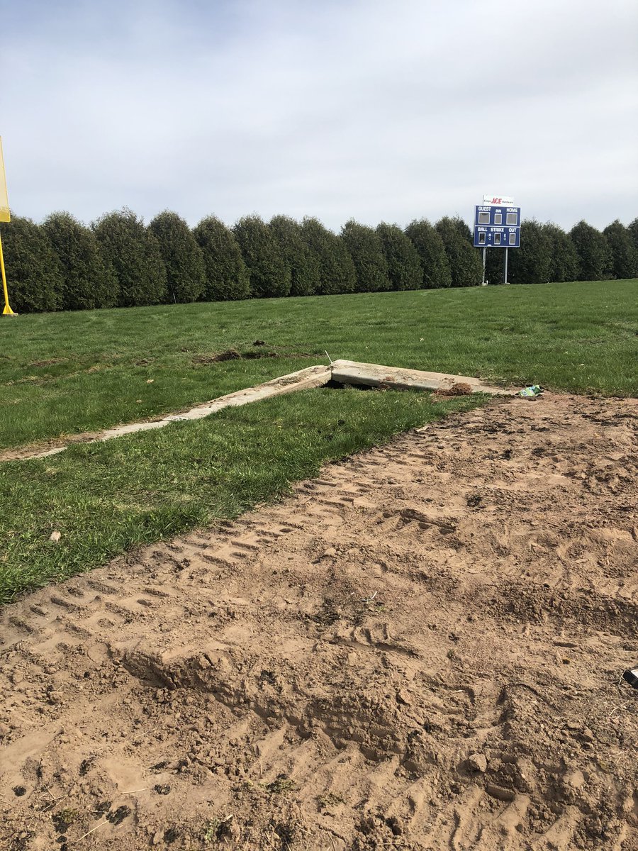 BayPortSoftball's tweet image. Our fields are staring to look a little different 🤗😬👏🏼😲