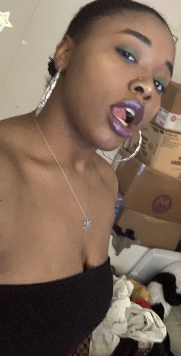 glossyaya's tweet photo. i let my boyfriend pick my makeup. oof he popped off https://t.co/2r78PNeTI5