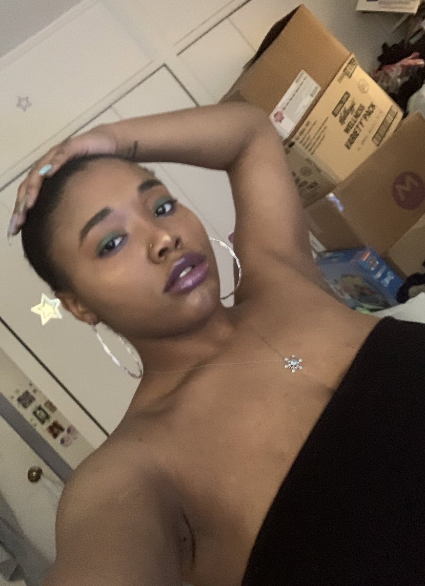 glossyaya's tweet photo. i let my boyfriend pick my makeup. oof he popped off https://t.co/2r78PNeTI5