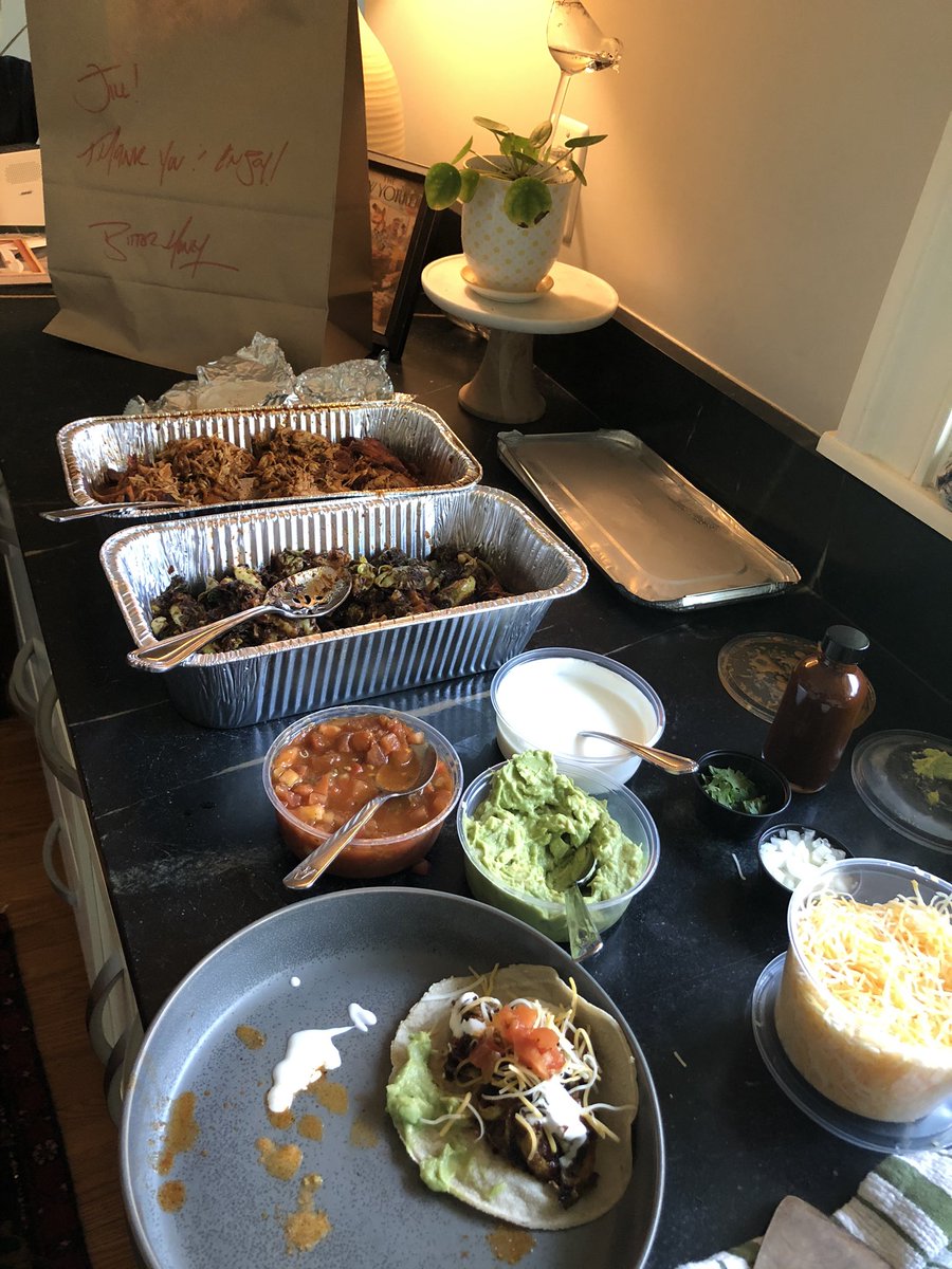 Jill_Chodak's tweet photo. Tacos round 3! I could barely get a picture! Thank you Bitter Honey for the amazing meat &amp; veggie tacos!! We love you guys!! #nofilter #cincodemayo #tacotuesday #tacosallday #grateful #tacolove #somuchfiber https://t.co/vjIjF4E1Ny