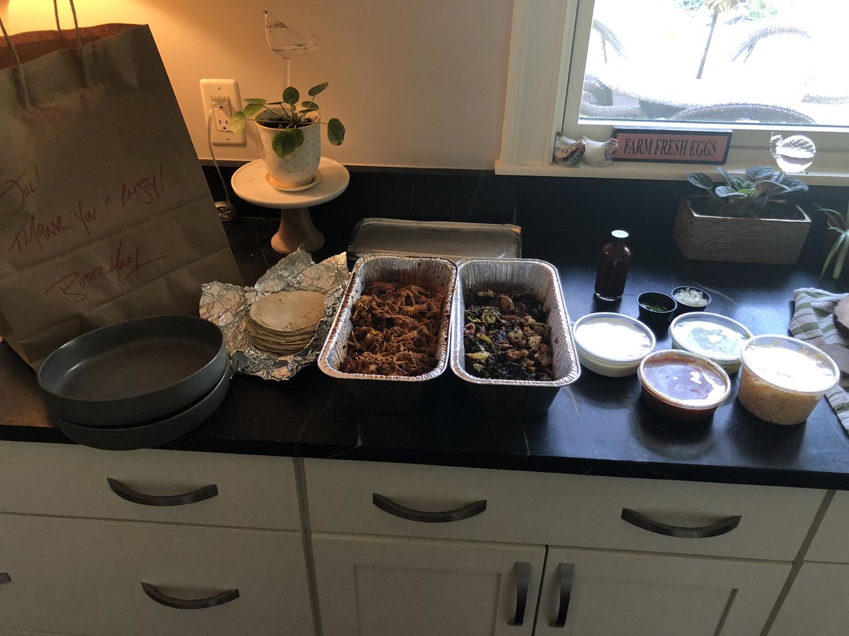 Jill_Chodak's tweet photo. Tacos round 3! I could barely get a picture! Thank you Bitter Honey for the amazing meat &amp; veggie tacos!! We love you guys!! #nofilter #cincodemayo #tacotuesday #tacosallday #grateful #tacolove #somuchfiber https://t.co/vjIjF4E1Ny