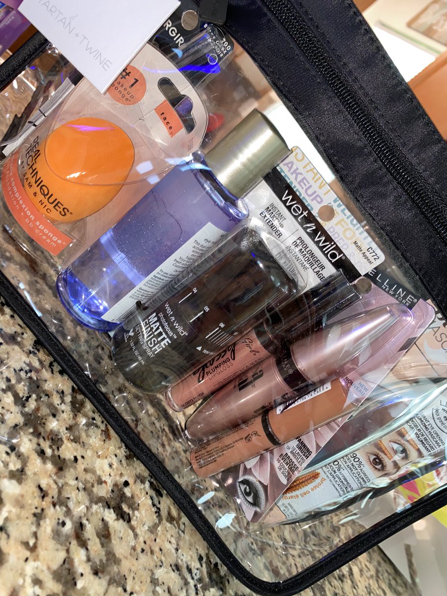 aly_rendon's tweet photo. girls look what i found at heb only $12!!! https://t.co/Jj1WJ6AGYg