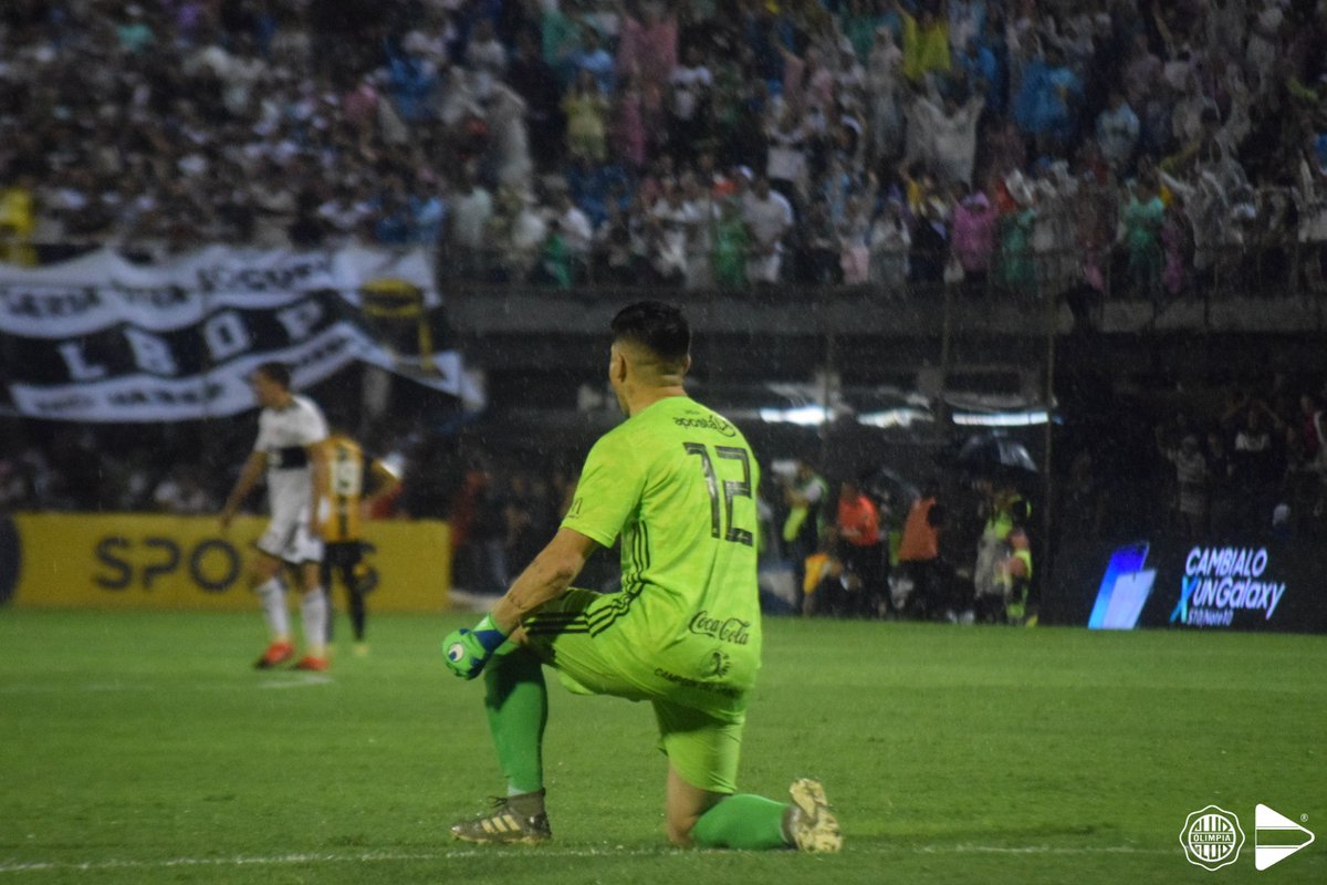 OlimpiaMedia's tweet photo. El mejor del campeonato. 🤜🤛
@santaalfre, fue el golero con la valla menos vencida del #Apertura2019.
- Disputó 18 partidos.
- Mantuvo 9 veces el arco en cero.
- Recibió solo 14 goles.
¡El guardián del arco franjeado!
#SuperTRIC4MP3ONES 🌟 https://t.co/yjEVycDiXp