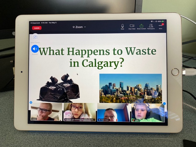4sFantastic's tweet photo. What's up with waste and where does it go and what do we need to know? 
So many great learnings today with special guest speaker Danielle giving us the low down on landfills, compost and recycling in Calgary! The grade 4s are becoming trash masters! @FoothillsAC #onlinelearning https://t.co/eFAQY1Tu9W