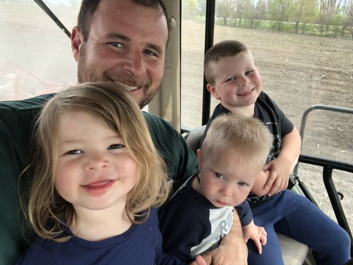 robertreese_4's tweet photo. I’m sure Farm wife’s everywhere would appreciate it if there was an extended cab option for the tractor https://t.co/jlbBZYBjpR