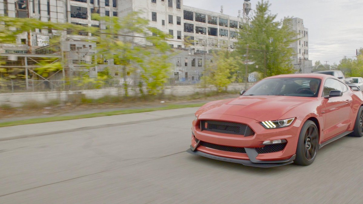 MMFFmagazine's tweet photo. In the new episode of @mikebrewer’s World of Cars, Mike tours Detroit in a Mustang GT350, taking in a broad sweep of auto history, from the birthplace of the Model T to a junkyard where wrecked cars find new life. Stream it NOW on the @MotorTrendApp 👉https://t.co/i1Tmn6ko8W https://t.co/yTgGFMpEFO