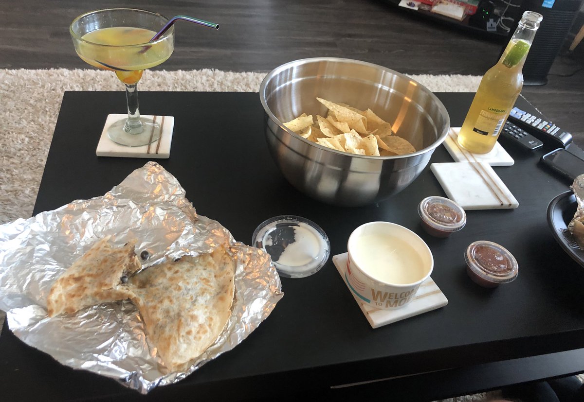 jamie__marek's tweet photo. Happy Cinco de @Moes_HQ 🎉 https://t.co/6MIrb4gy8r
