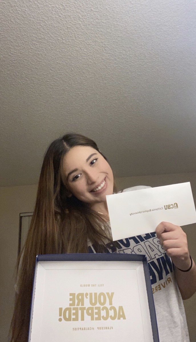 LQBlackhawks's tweet photo. Senior Blackhawk Julissa Garcia has officially enrolled in Cal Baptist University where she will be majoring in Psychology. Congratulations Julissa! What an amazing journey you are about to embark on. #theblackhawkway https://t.co/BSDb3YGZzq