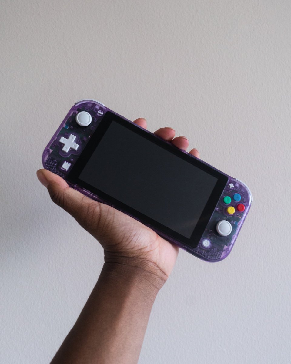 TyDilla's tweet photo. Gameboy Color inspired Nintendo Switch https://t.co/EoYarJCnJb