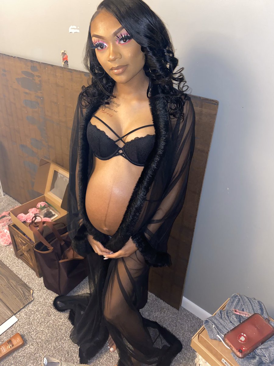 CheyeenneG's tweet image. 🔜 #4weeksleft 🤱🏾