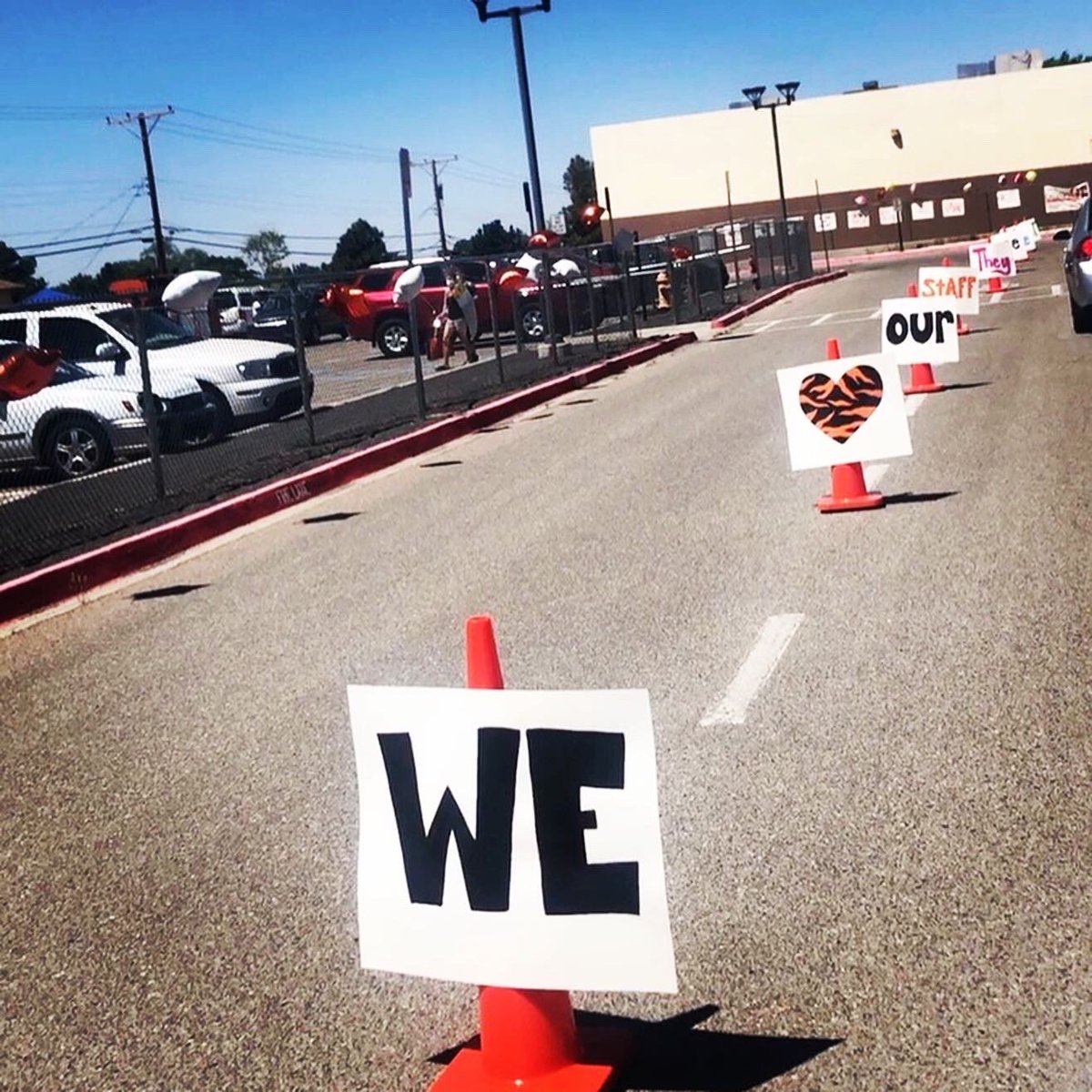 I love our Osuna community! They posted signs in staff members’ yards this morning. It was such a sweet surprise! Plus they provided all the staff members with a delicious lunch. I feel so lucky to be apart of such a wonderful community! Thank you Osuna! 🧡🐯🖤