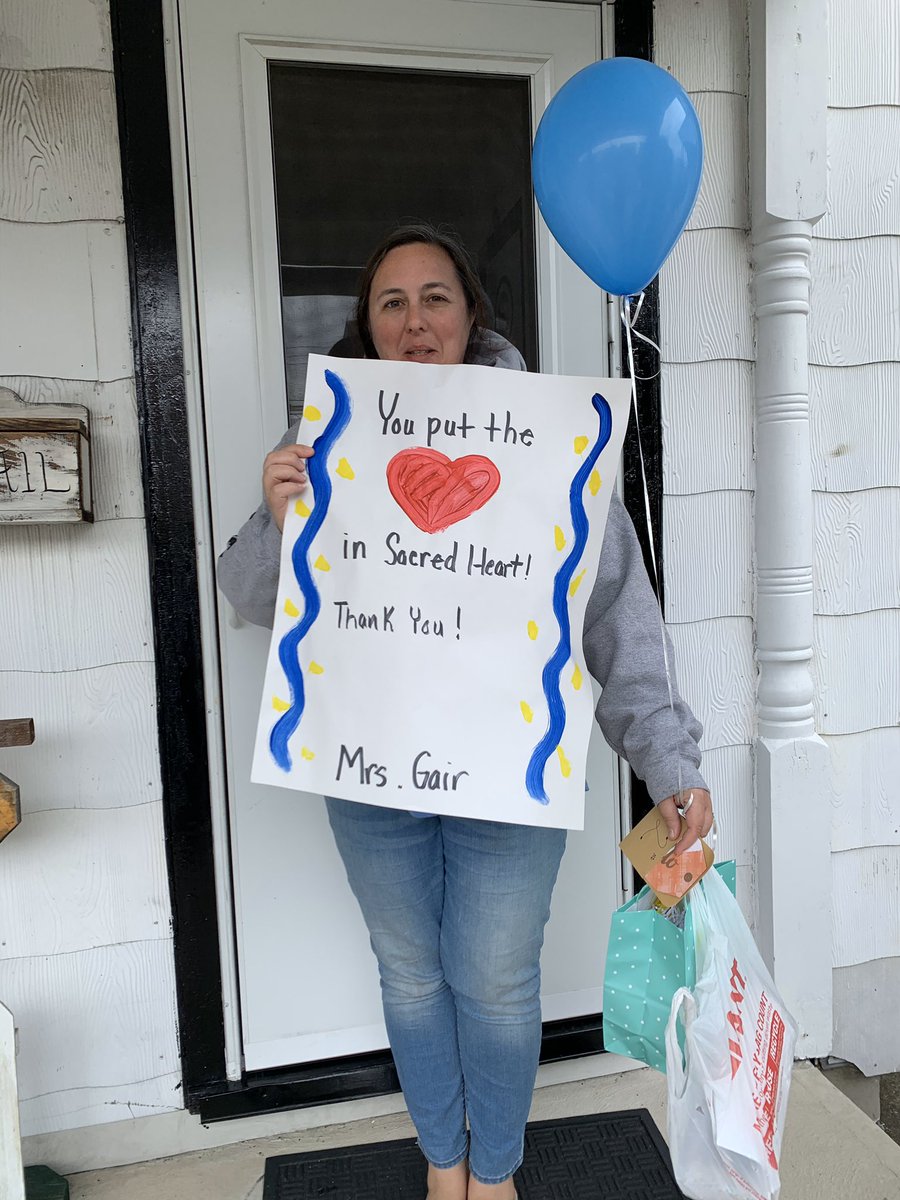 HeartBath's tweet photo. Sacred Heart delivery! Thank you teachers! We know you can’t be with your students right now, but we appreciate all you dedication and creativity to connect with our Sacred Heart students during our remote learning #shrocks #askmewhyiloveshs #TeacherAppreciationWeek https://t.co/I9VO30dUcd