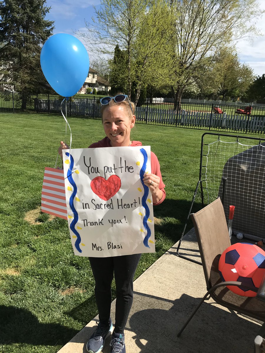 HeartBath's tweet photo. Sacred Heart delivery! Thank you teachers! We know you can’t be with your students right now, but we appreciate all you dedication and creativity to connect with our Sacred Heart students during our remote learning #shrocks #askmewhyiloveshs #TeacherAppreciationWeek https://t.co/I9VO30dUcd